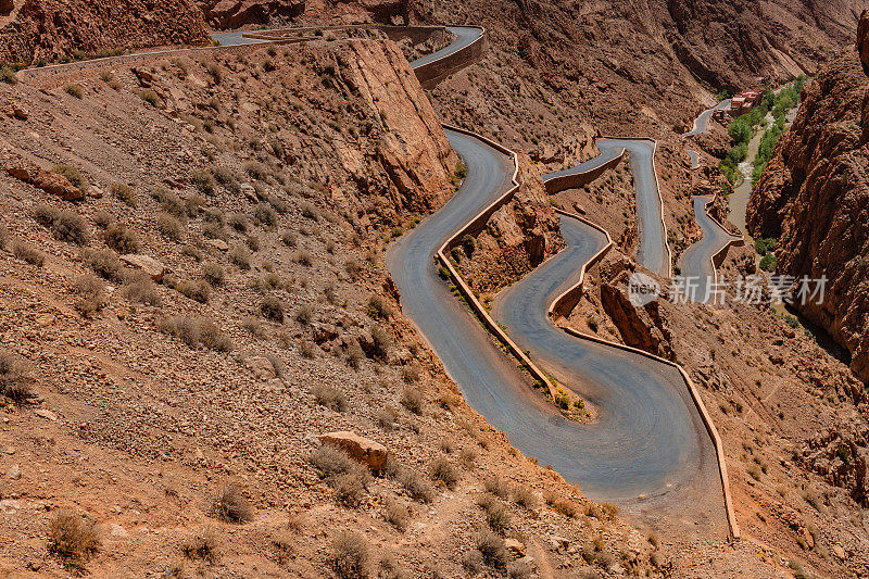 北非马洛科Vall del Dades峡谷的蛇路